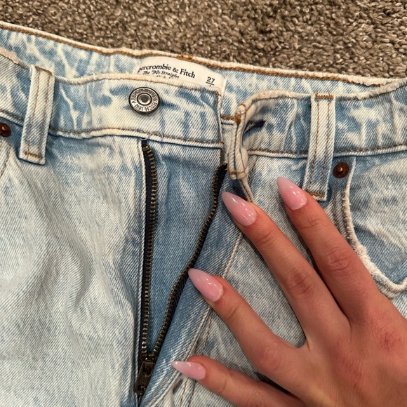 Women’s abercrombie 90’s straight Light wash jeans size 4 (27 short) Curve love - Picture 4 of 9
